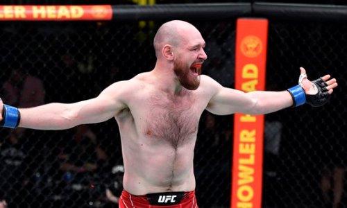 Российский дебютант стал автором первого нокаута 2022 года в UFC. Видео