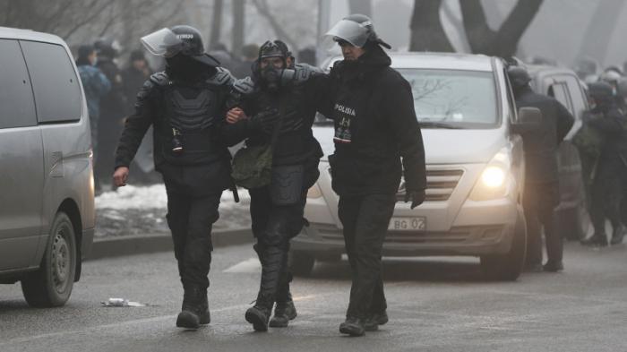 До 2 миллионов тенге выделят пострадавшим медикам, полицейским и пожарным Алматы
                20 января 2022, 11:01