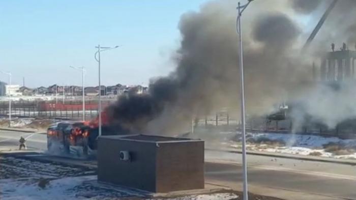 16 пассажиров самостоятельно выбрались из горящего автобуса в Кызылорде
                01 февраля 2022, 16:47