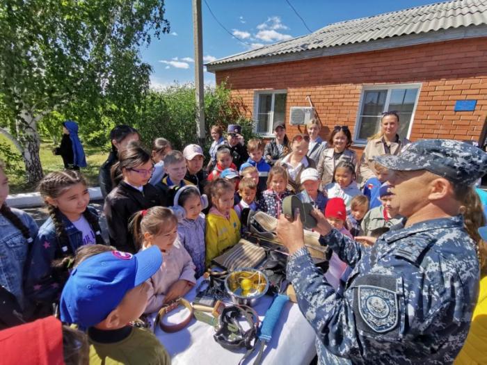 Яркую программу и гала-концерт подготовили в честь детского праздника полицейские СКО