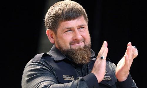 Рамзан Кадыров показал своих несовершеннолетних сыновей-боксеров во всеоружии в Украине. Видео