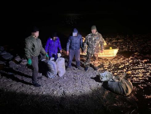 Браконьер на моторной лодке пытался скрыться от полицейских на вертолете в Карагандинской области