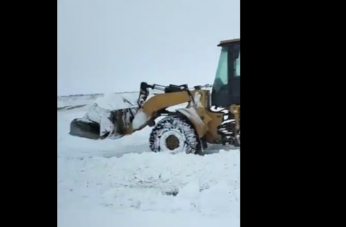 Полицейские призывают водителей пока не выезжать на трассу 