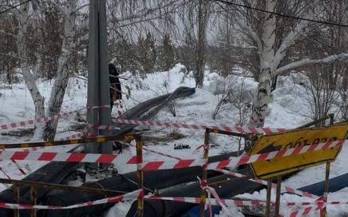 После жалобы карагандинцев в Этнопарке надежнее огородили место работ на канализационном колодце