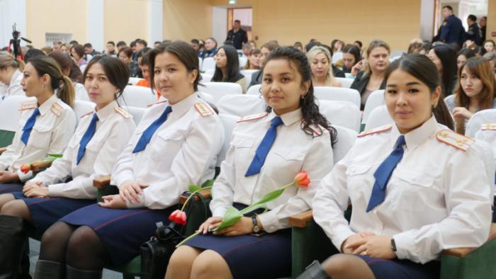 В Петропавловске поздравления с 8 марта принимала прекрасная половина городского управления полиции