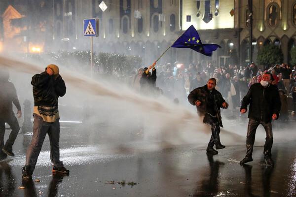 Президент Грузии Зурабишвили поддержала протестующих против законопроекта об иноагентах