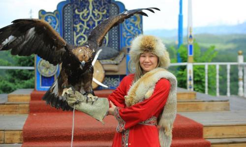 «Какой-то бессмертный хочет шапалак от Шавката». У сестры Рахмонова появился ухажер. Фото