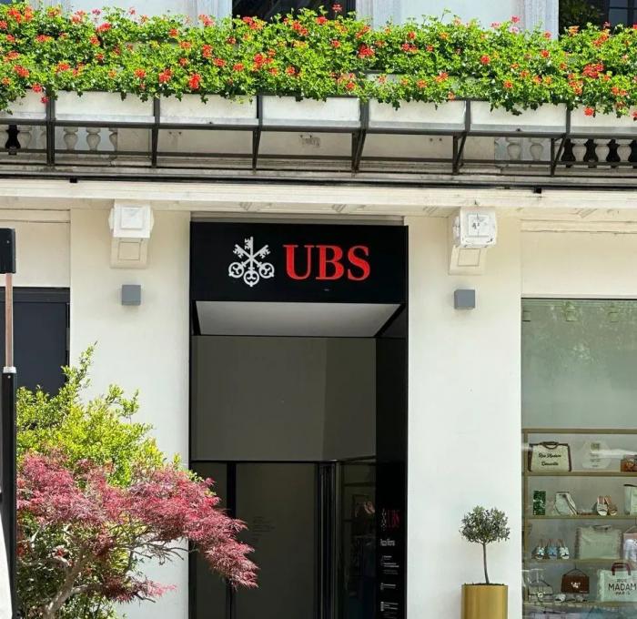 UBS получил чистую прибыль выше прогноза